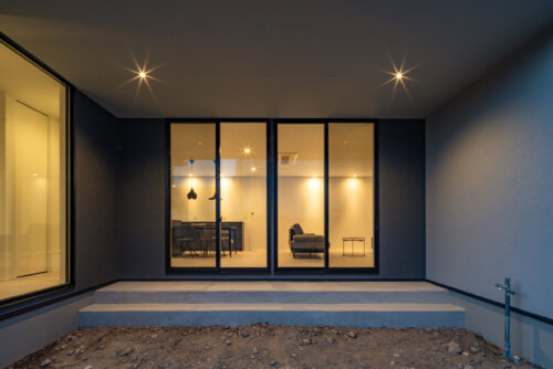 山梨県中央市新築注文住宅｜外観・外壁がグレーのおしゃれな平屋の写真4